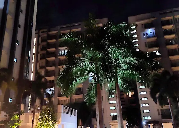 Cozy Modern Two Palm Tree *